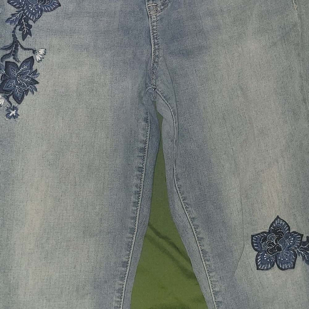 Jeans - Picture 2 of 4